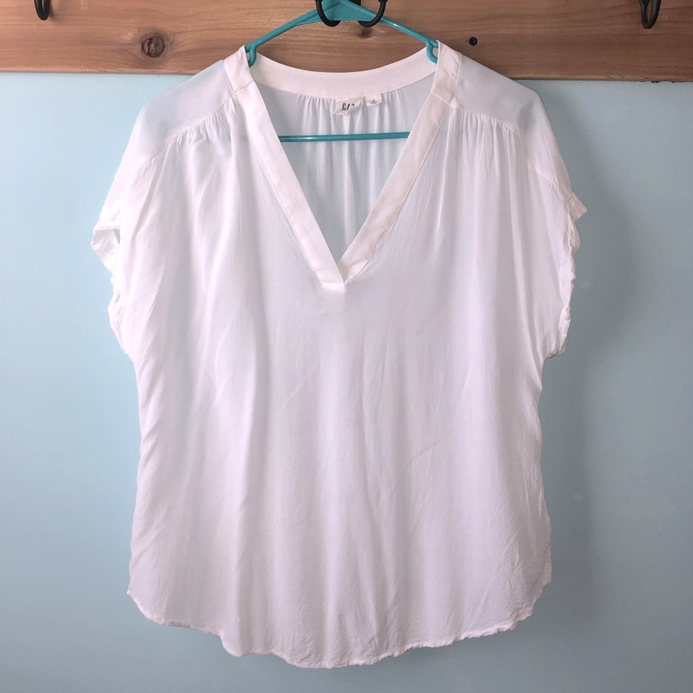 GAP short sleeve v-neck top